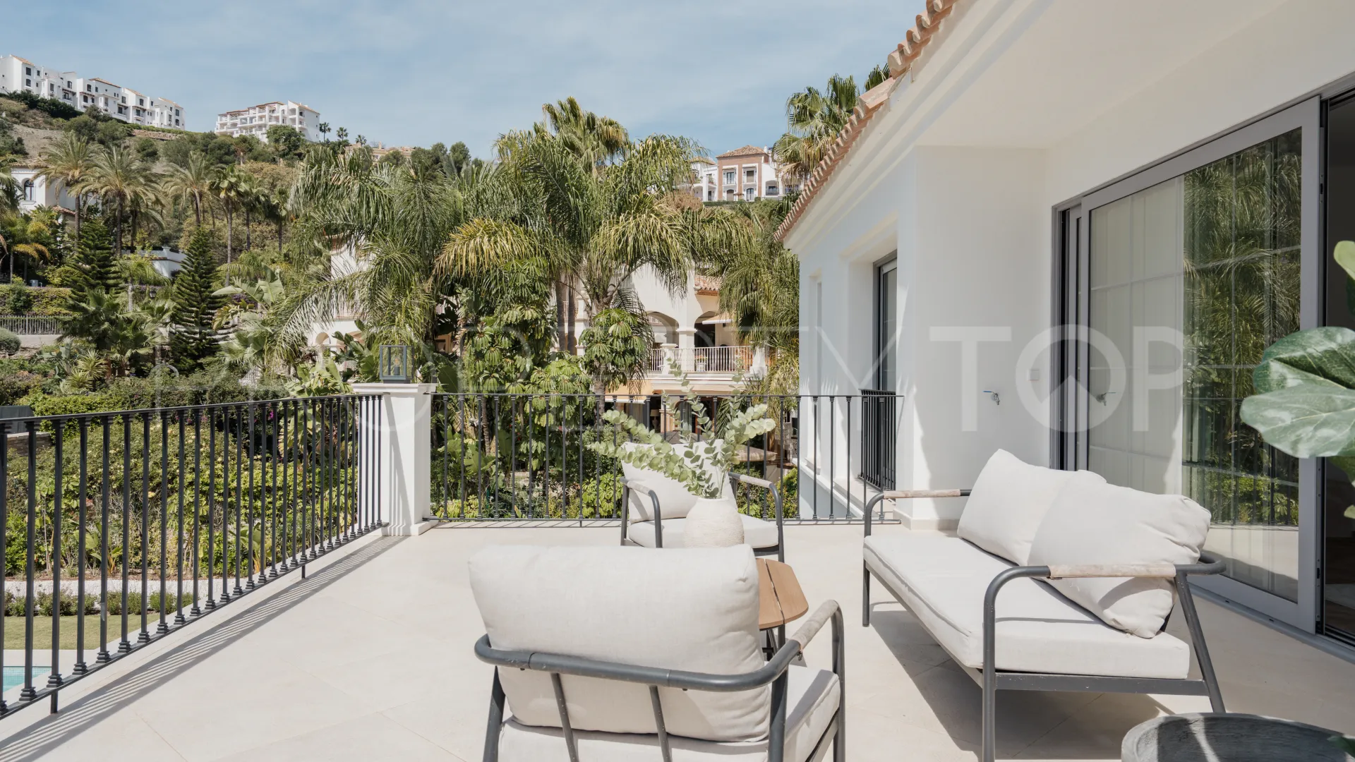 Comprar villa de 4 dormitorios en Los Arqueros