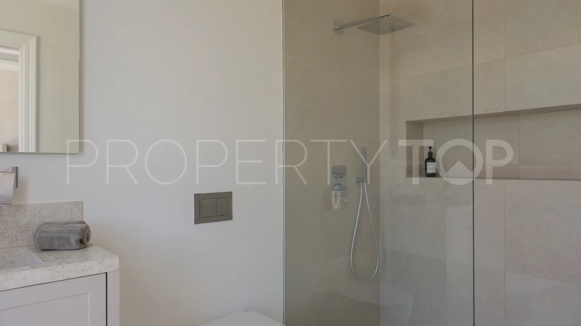 Comprar villa de 4 dormitorios en Los Arqueros