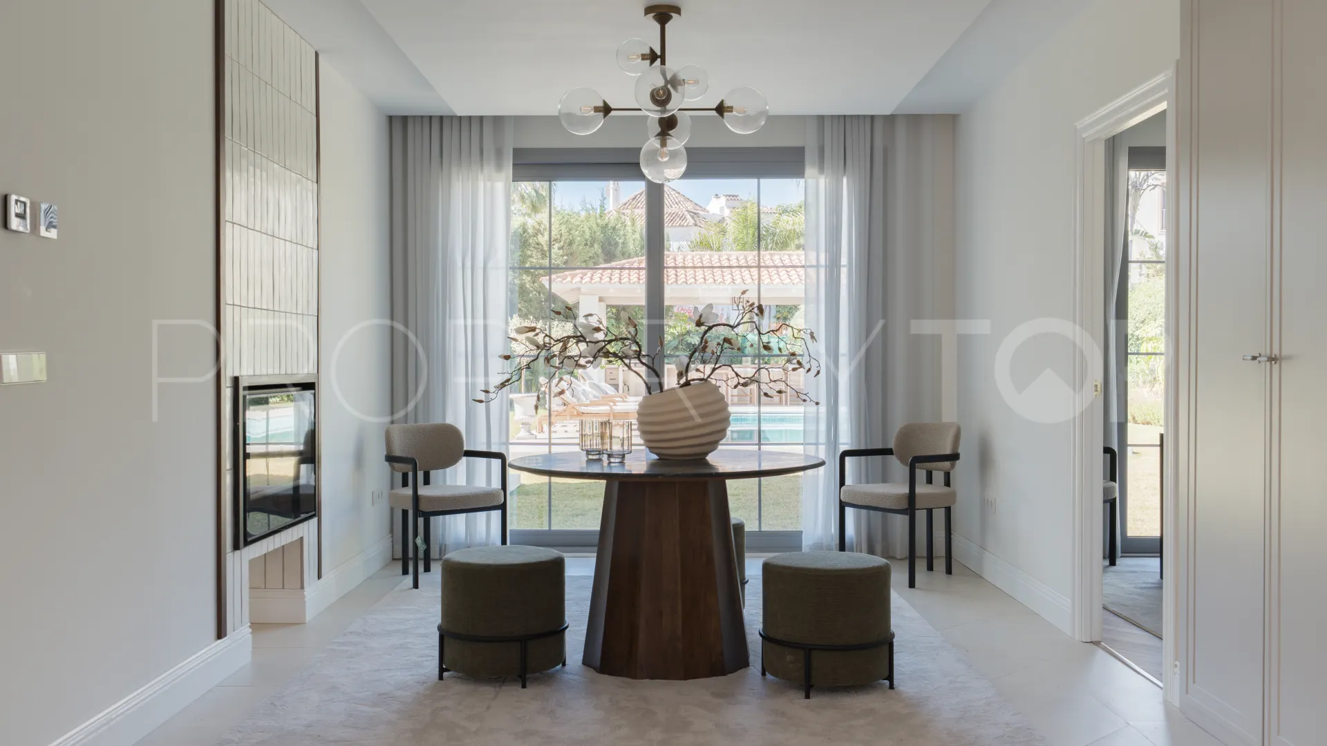 Comprar villa de 4 dormitorios en Los Arqueros
