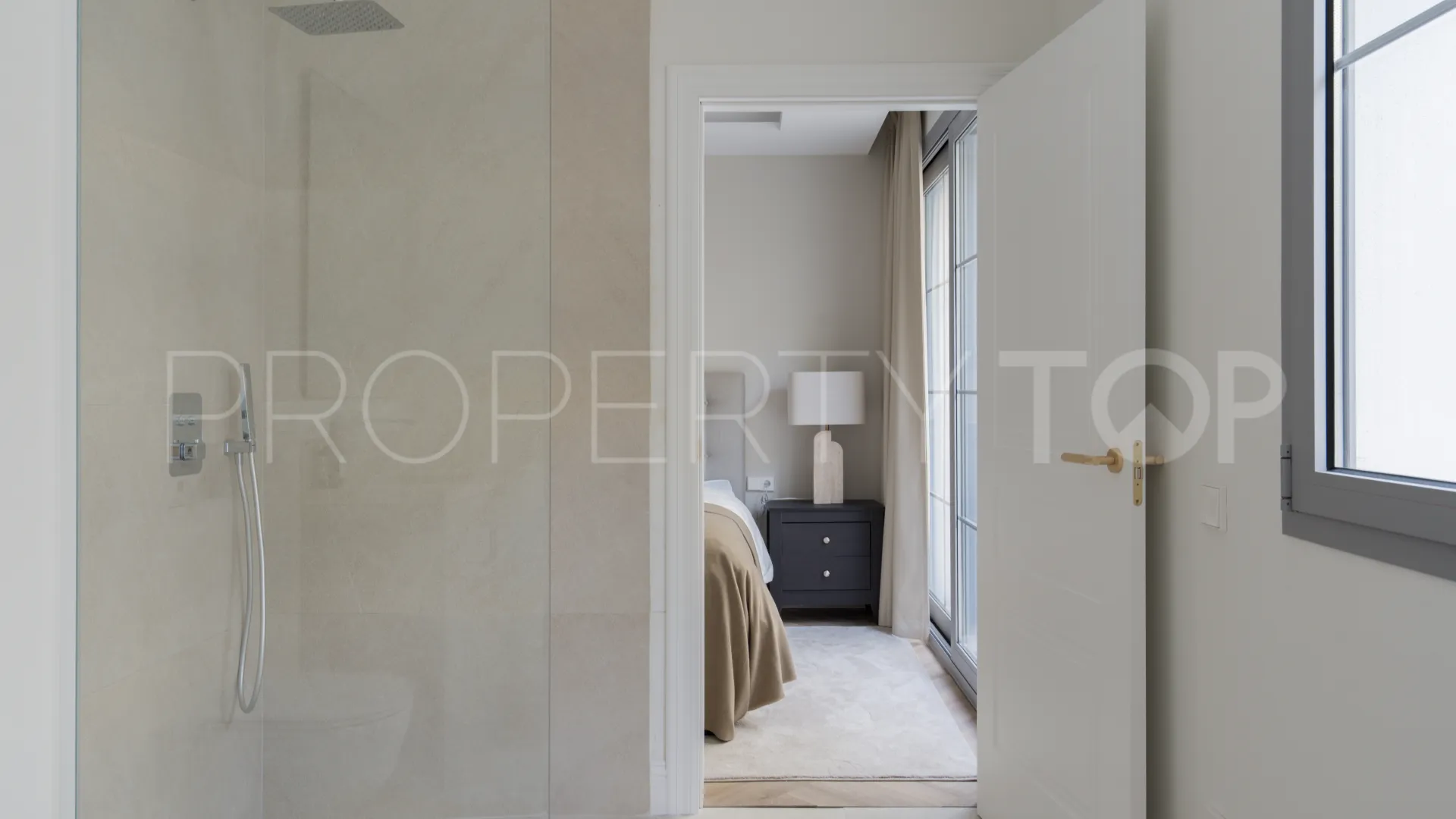 Comprar villa de 4 dormitorios en Los Arqueros