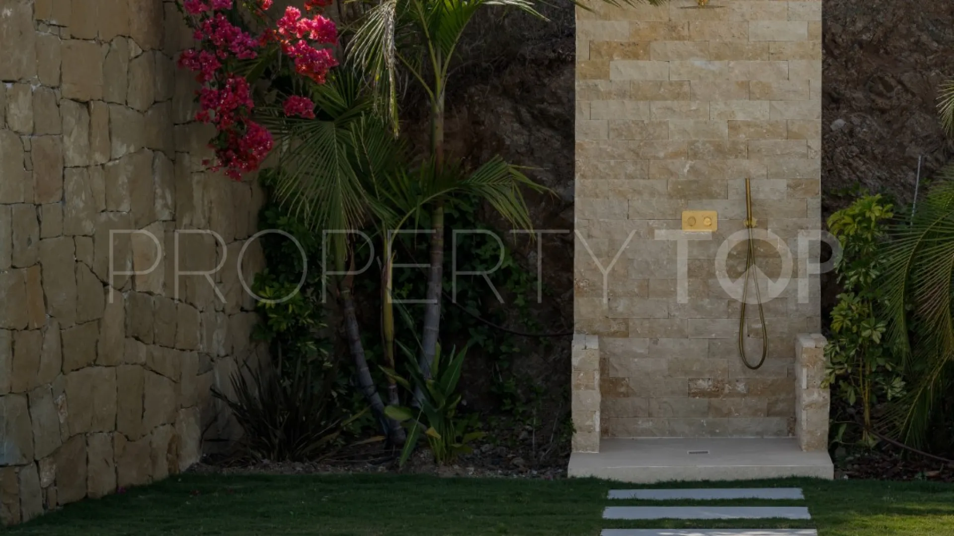 Villa de 4 dormitorios en venta en Real de La Quinta