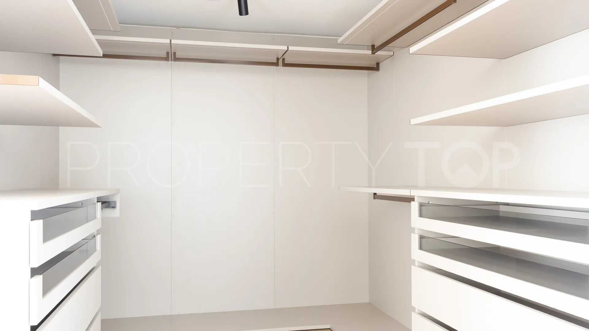 Villa de 4 dormitorios en venta en Paraiso Alto