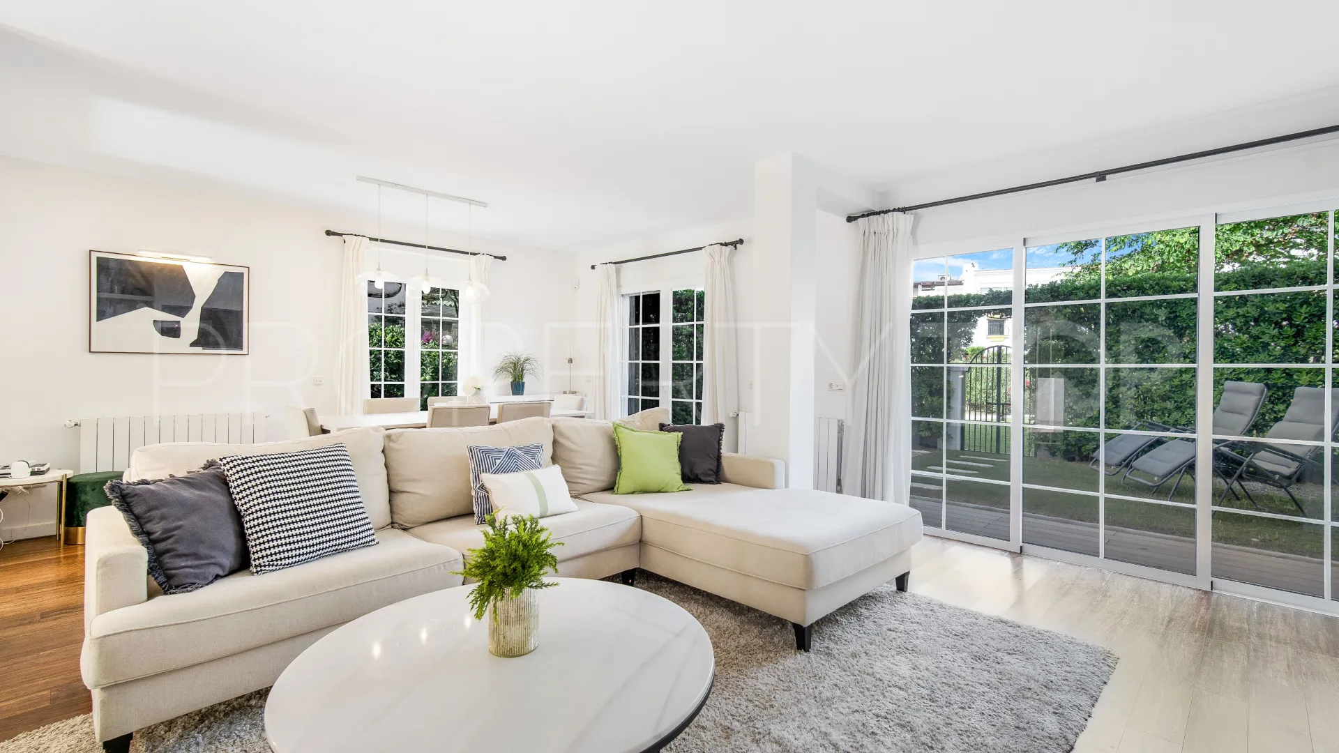 For sale town house with 4 bedrooms in Marbellamar