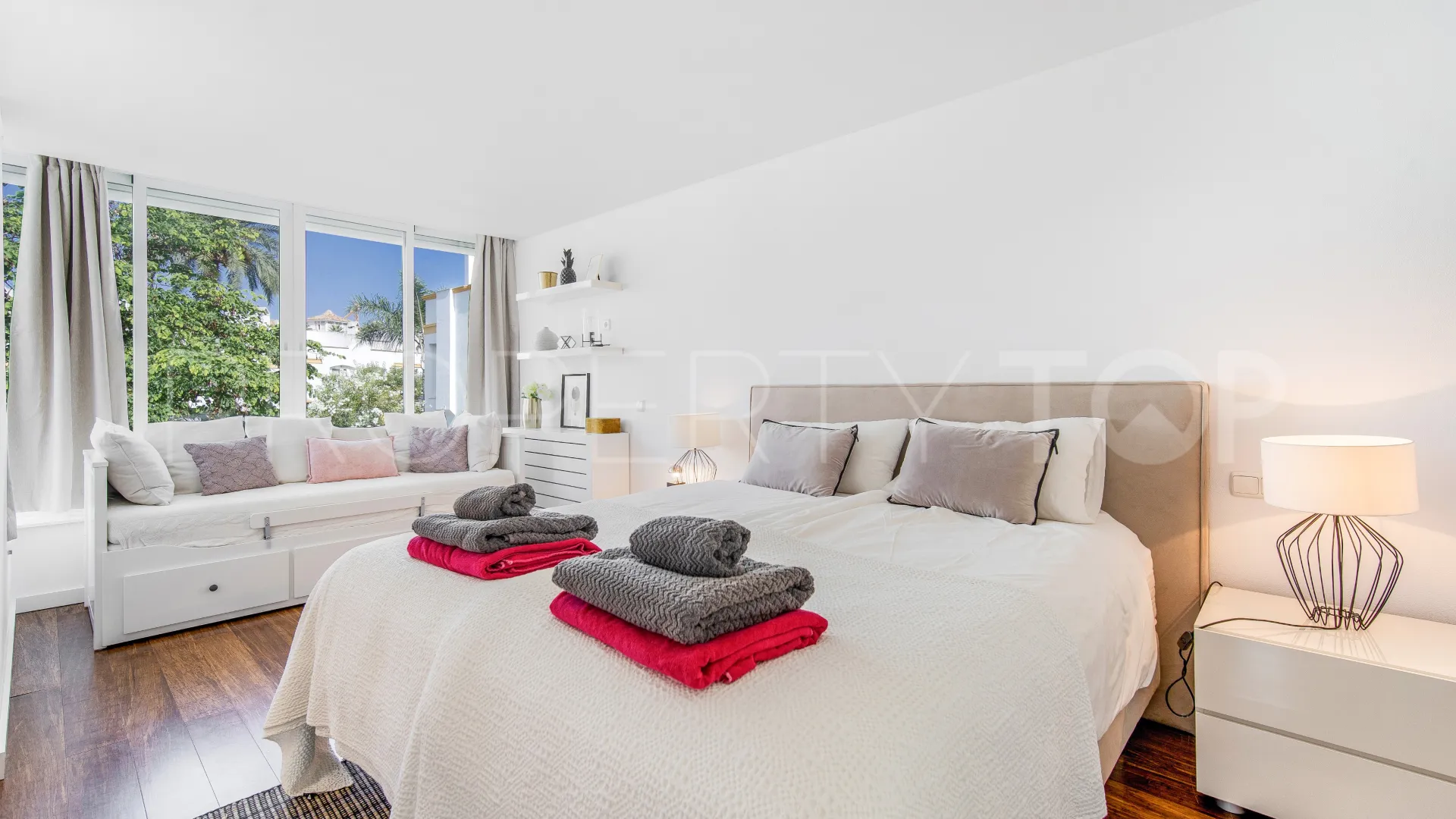 For sale town house with 4 bedrooms in Marbellamar
