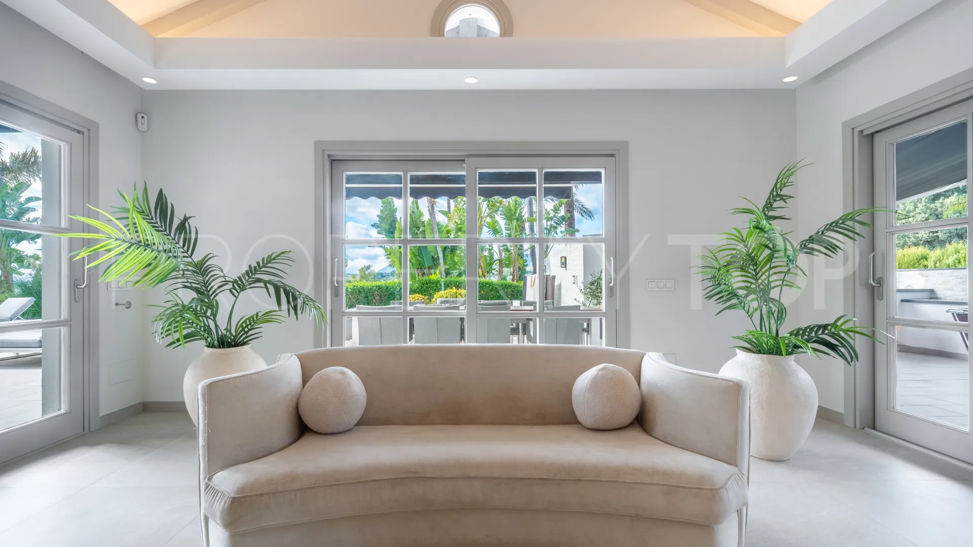 For sale villa in Los Naranjos Golf