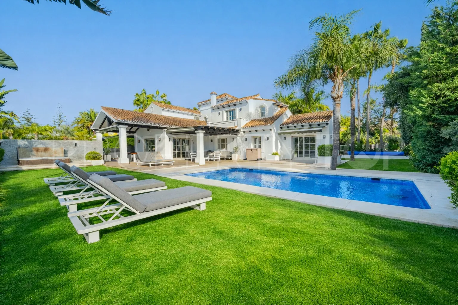 For sale villa in Los Naranjos Golf