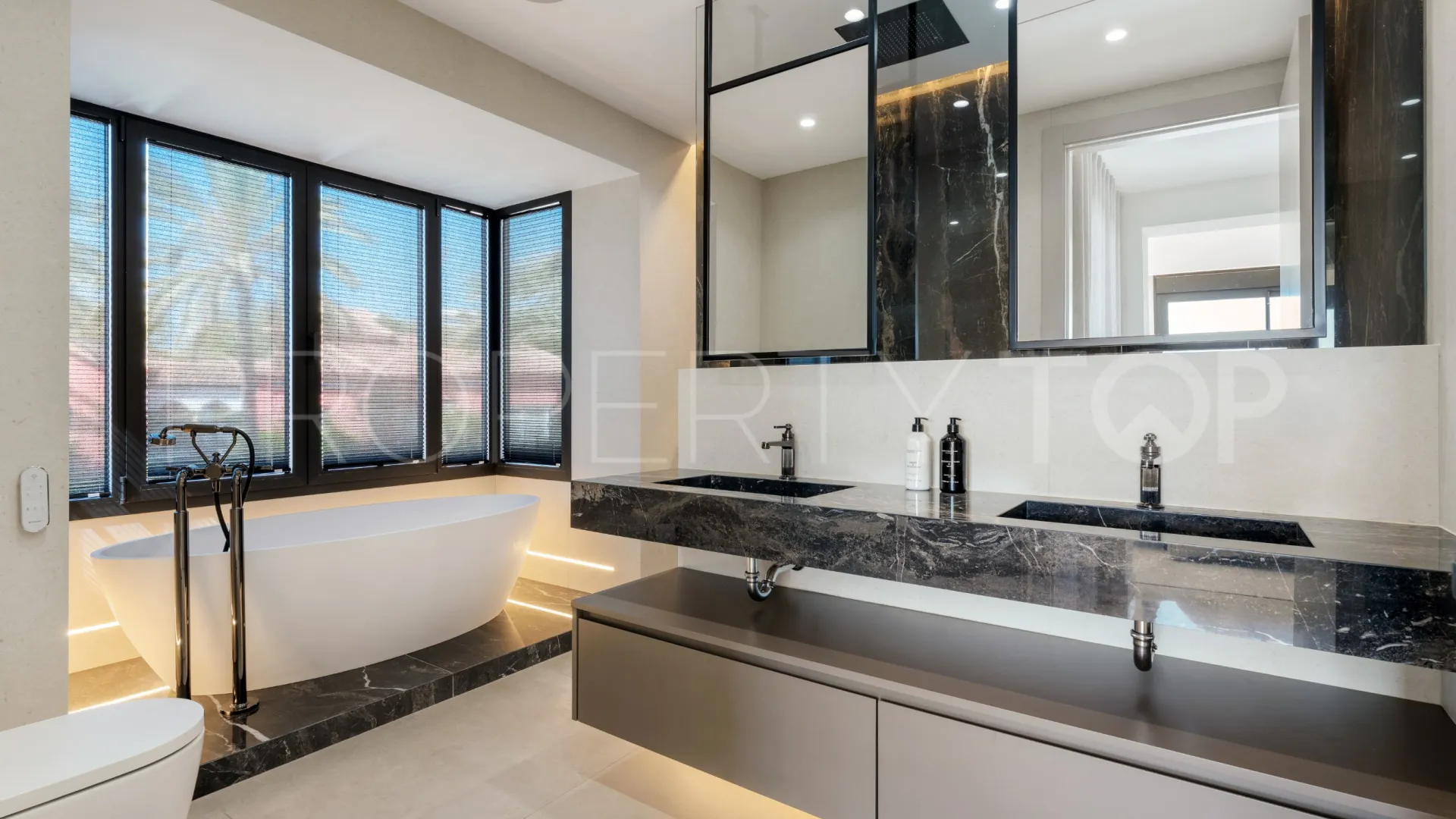 Villa for sale in Los Flamingos