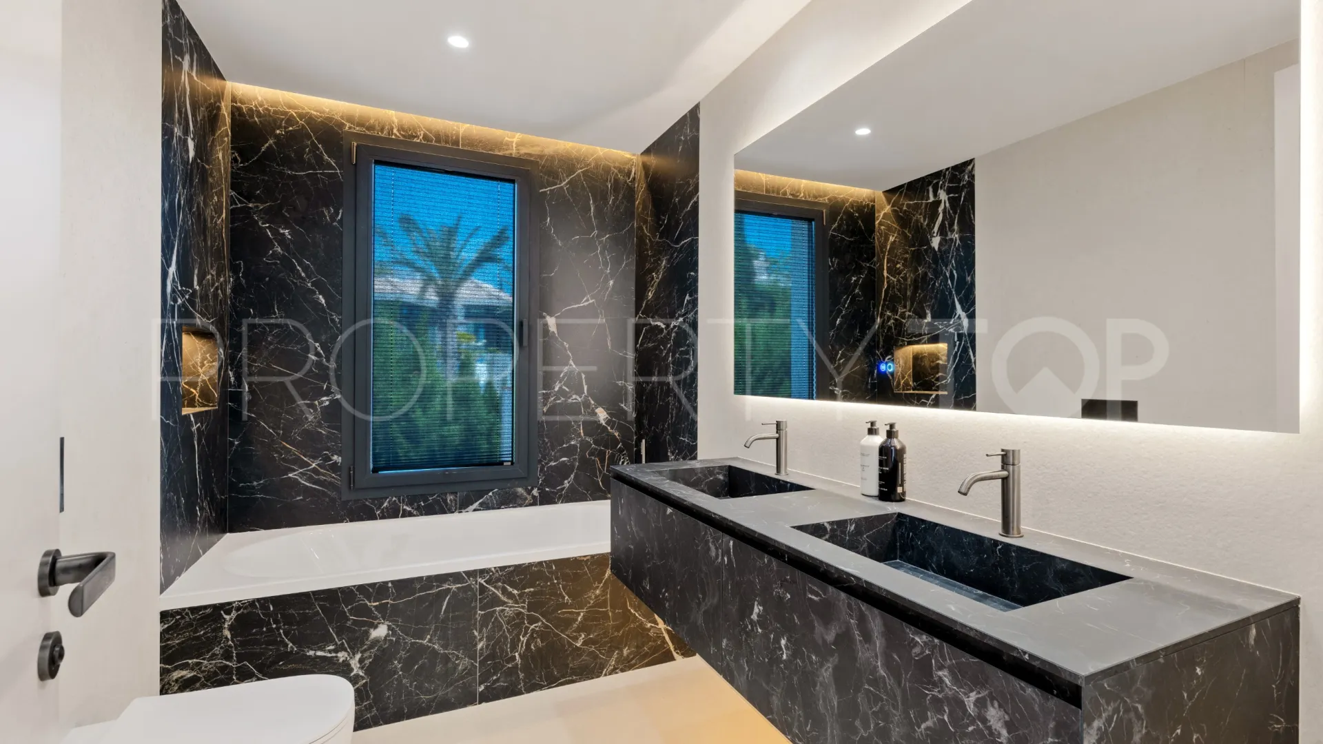 Villa for sale in Los Flamingos