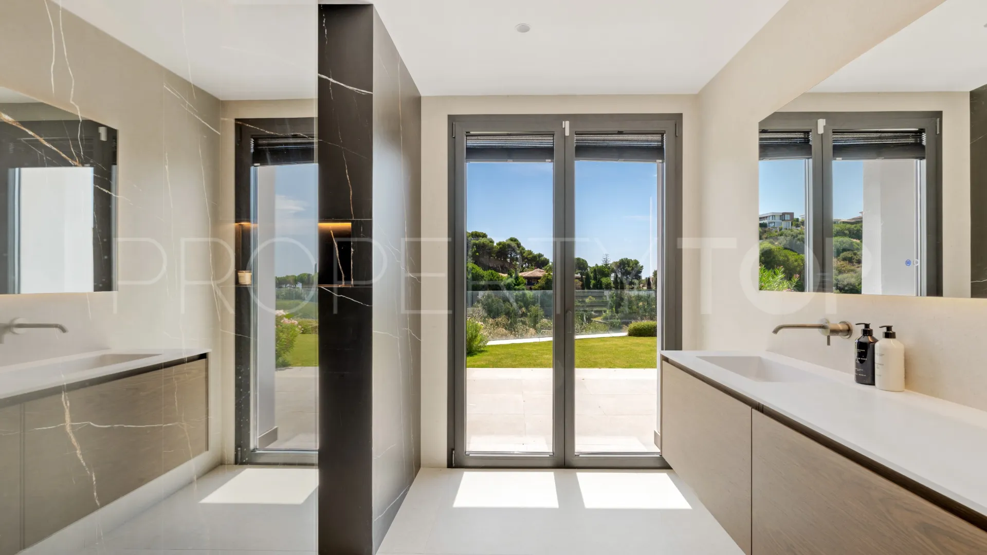 Villa for sale in Los Flamingos