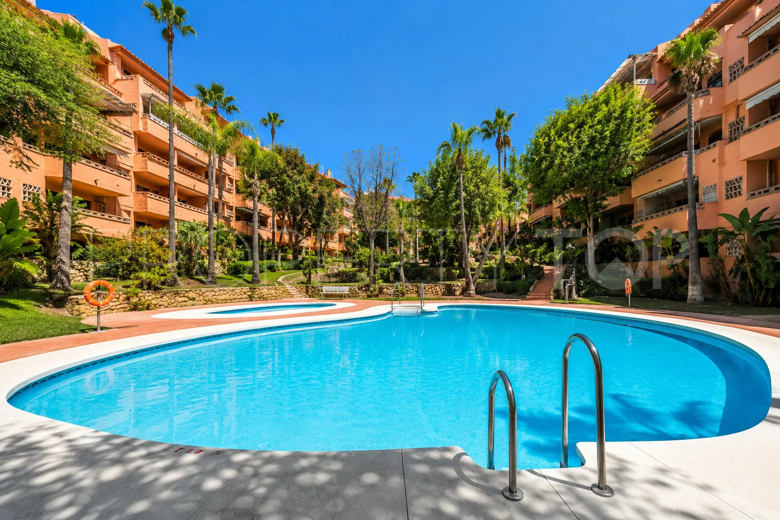 Apartamento de 3 dormitorios en venta en Costa Nagüeles III