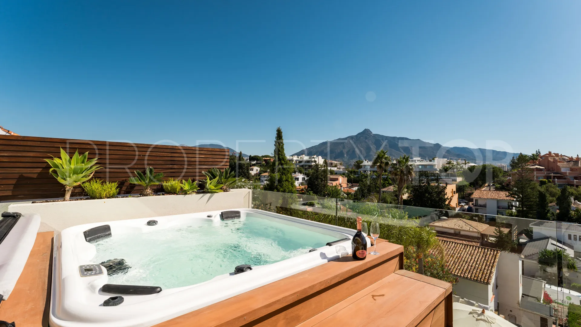 Nueva Andalucia, villa con 5 dormitorios en venta