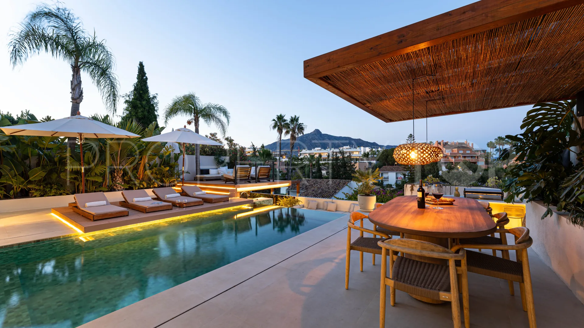 Nueva Andalucia, villa con 5 dormitorios en venta