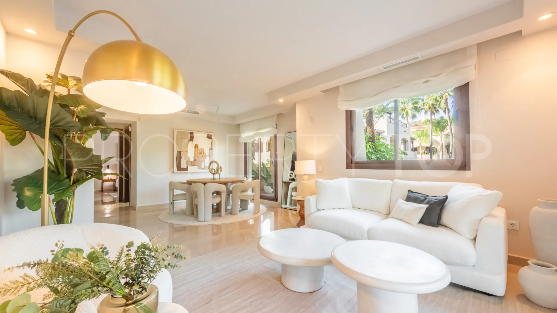 Buy penthouse with 3 bedrooms in Medina de Banús