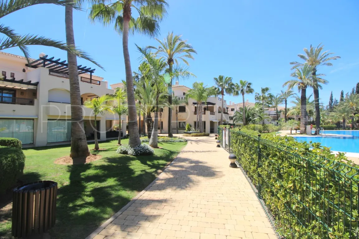 Buy penthouse with 3 bedrooms in Medina de Banús