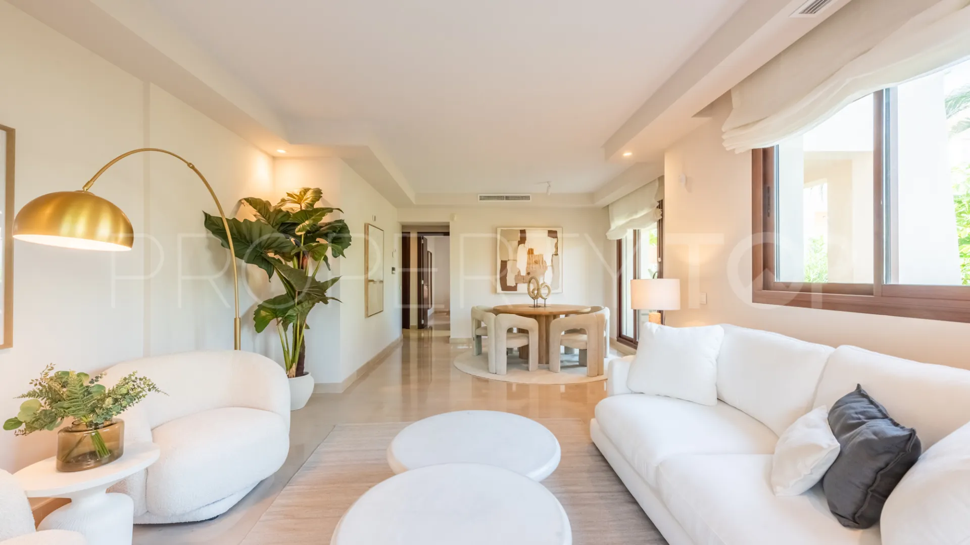 Buy penthouse with 3 bedrooms in Medina de Banús