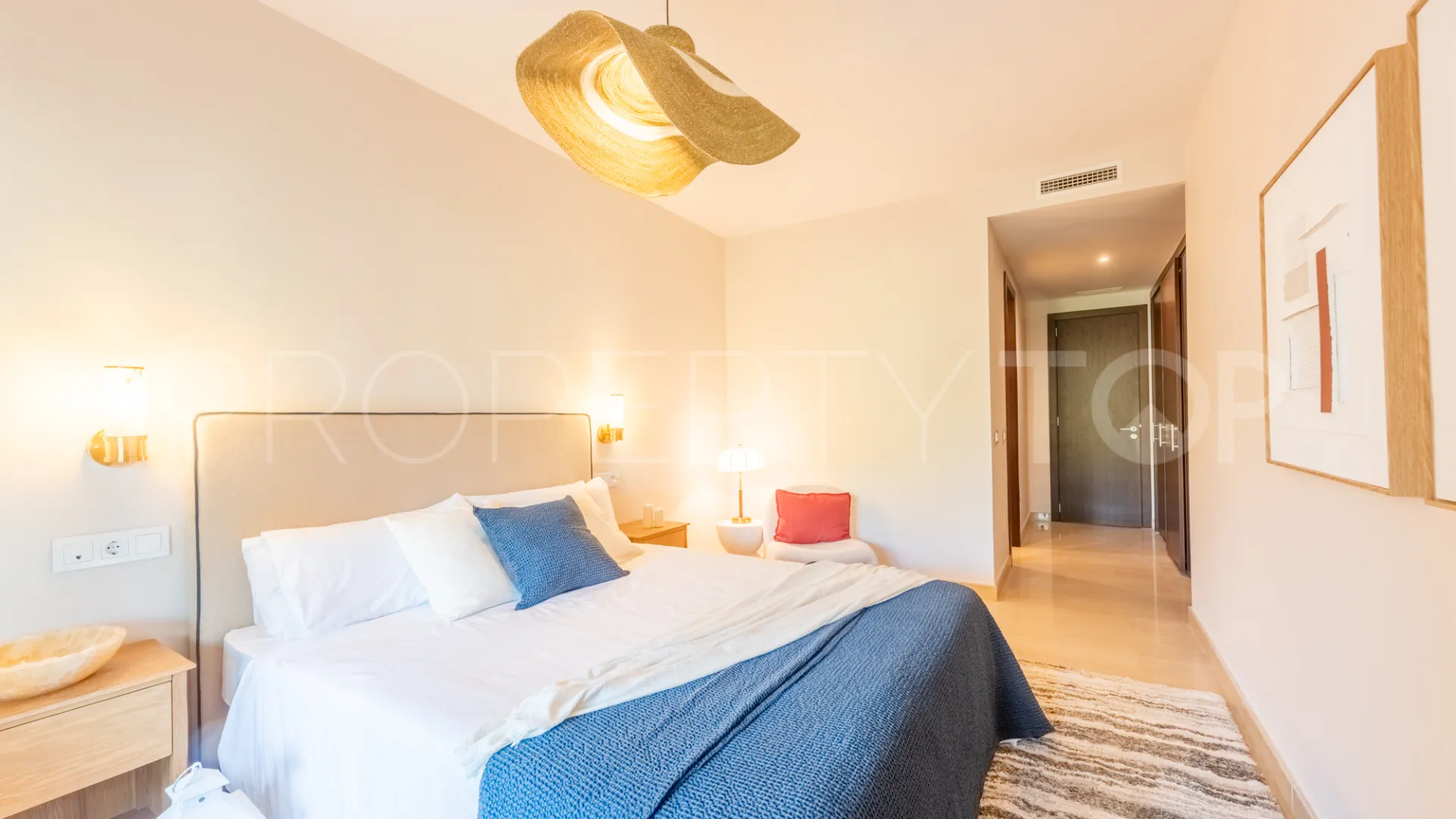 Buy penthouse with 3 bedrooms in Medina de Banús