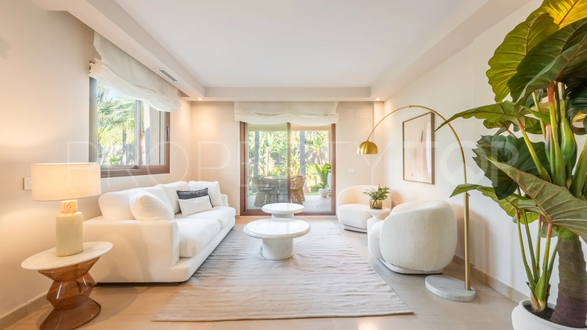 Buy penthouse with 3 bedrooms in Medina de Banús