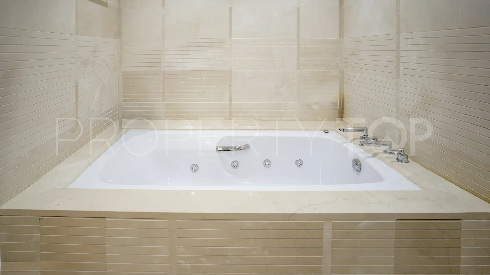 Apartment for sale in Mansion Club