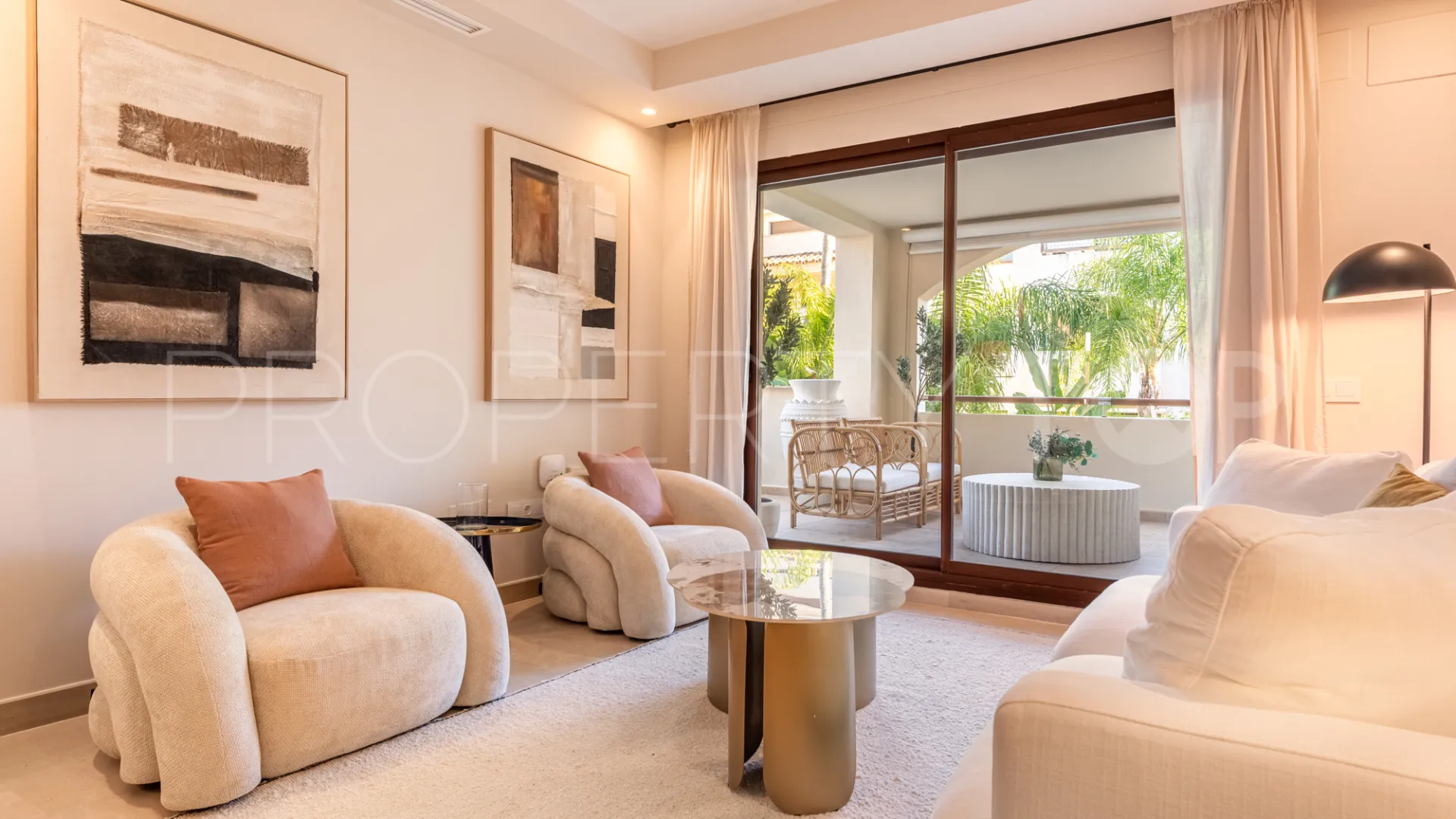 For sale 2 bedrooms apartment in Medina de Banús
