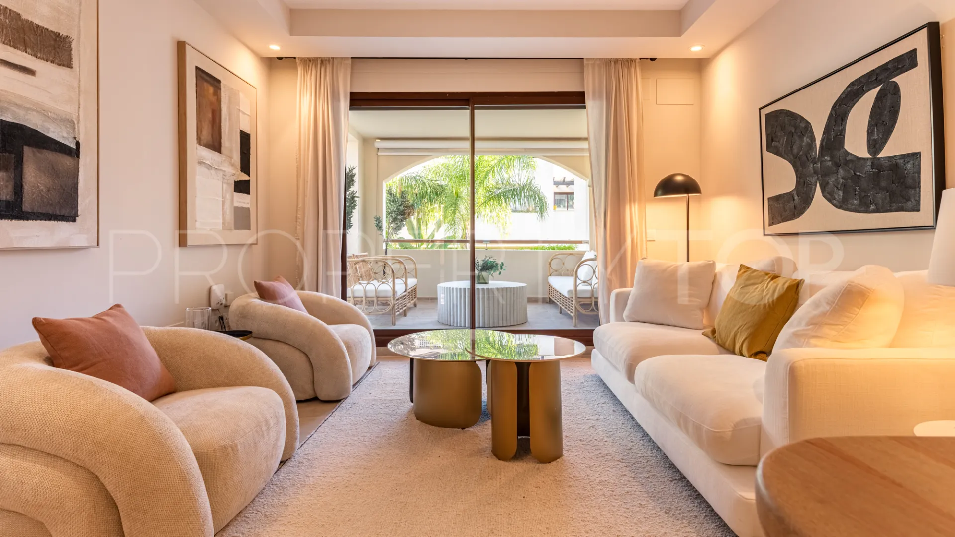 For sale 2 bedrooms apartment in Medina de Banús