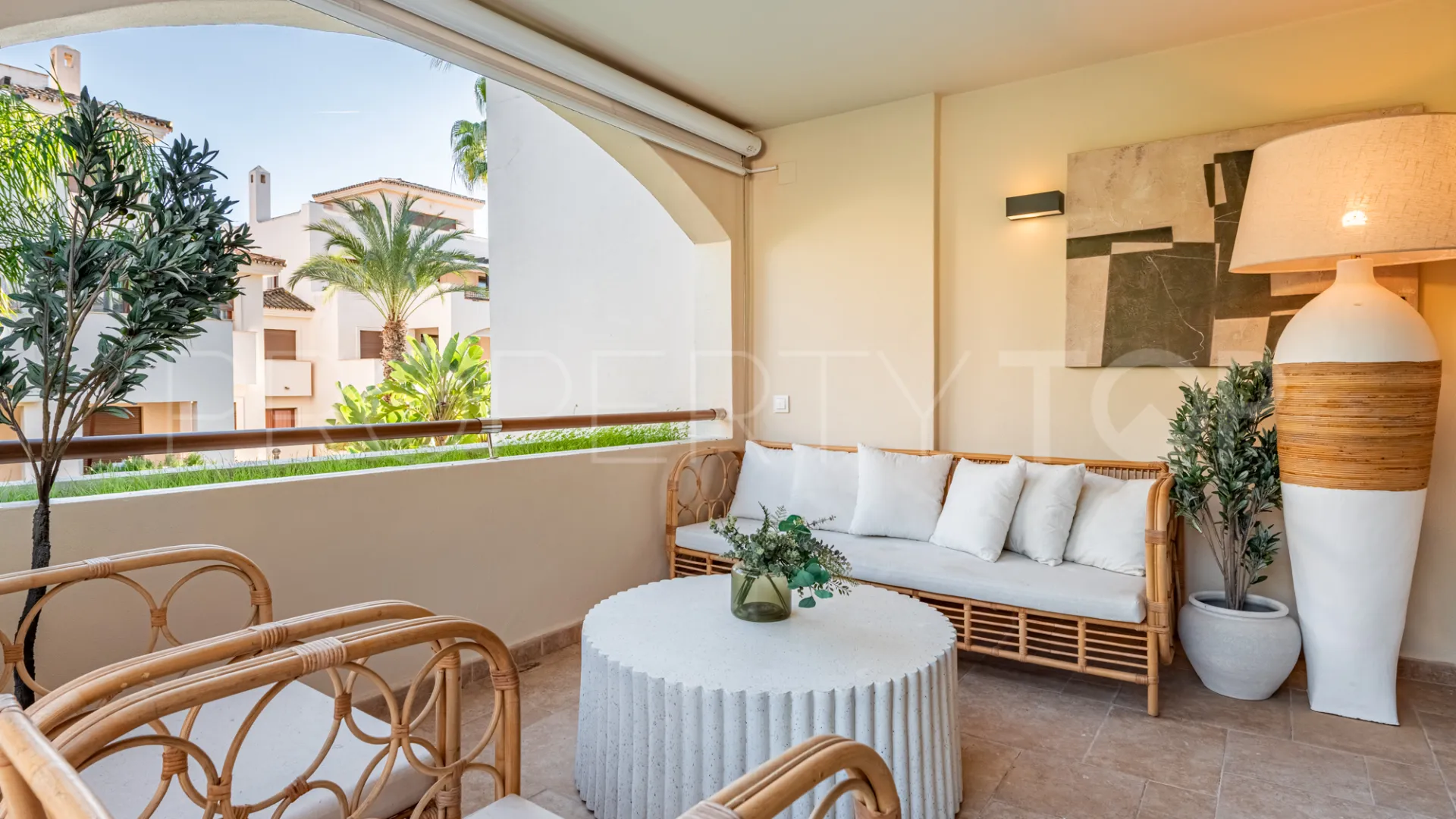 For sale 2 bedrooms apartment in Medina de Banús