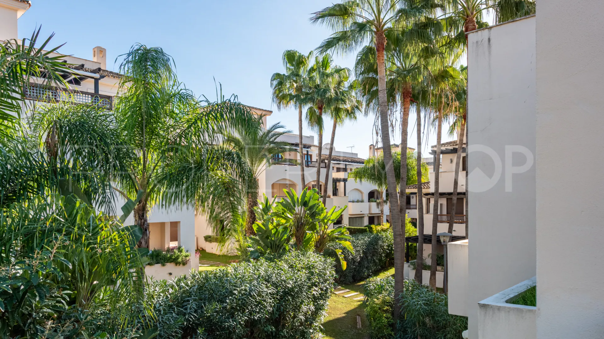 For sale 2 bedrooms apartment in Medina de Banús