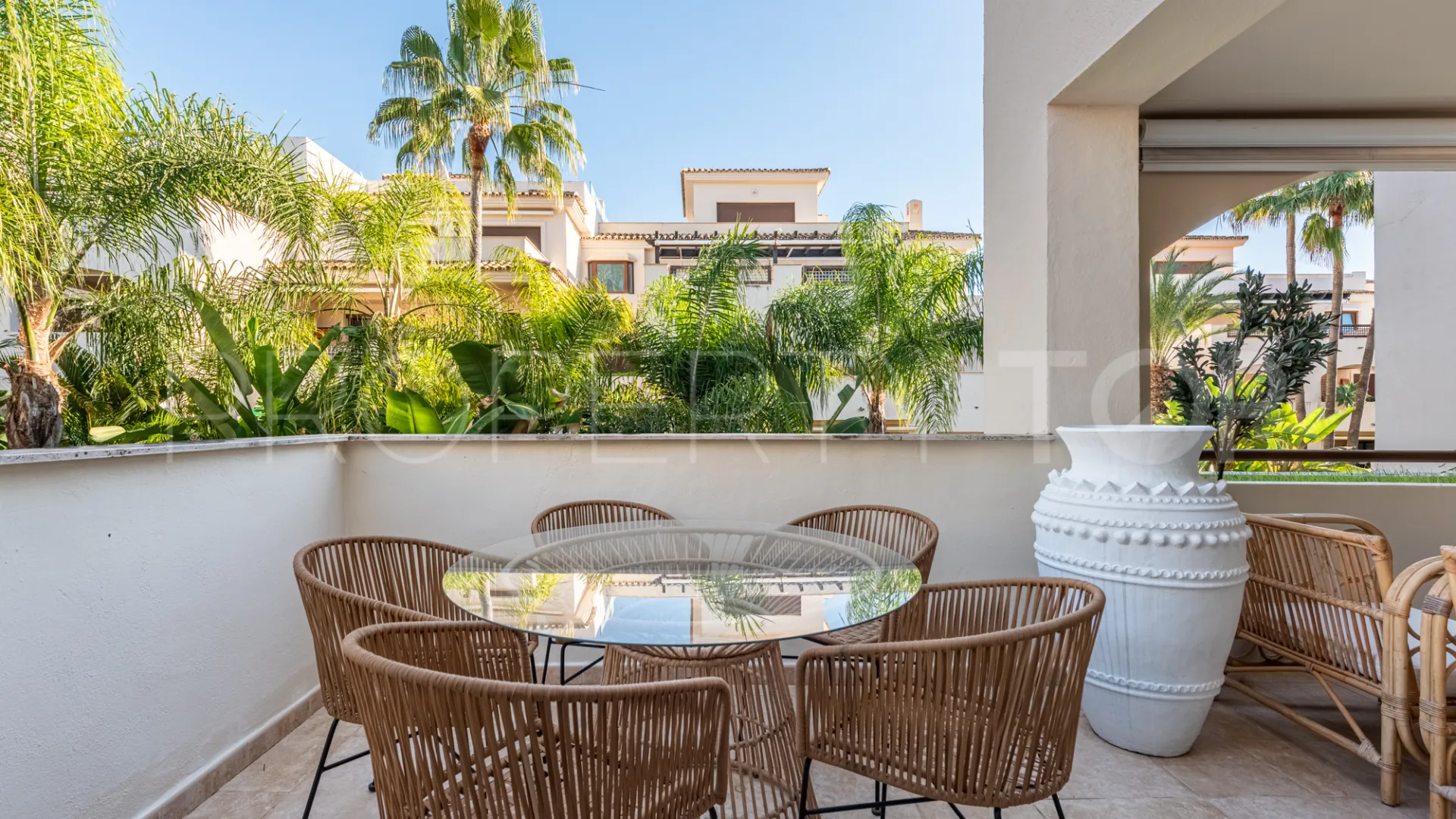For sale 2 bedrooms apartment in Medina de Banús