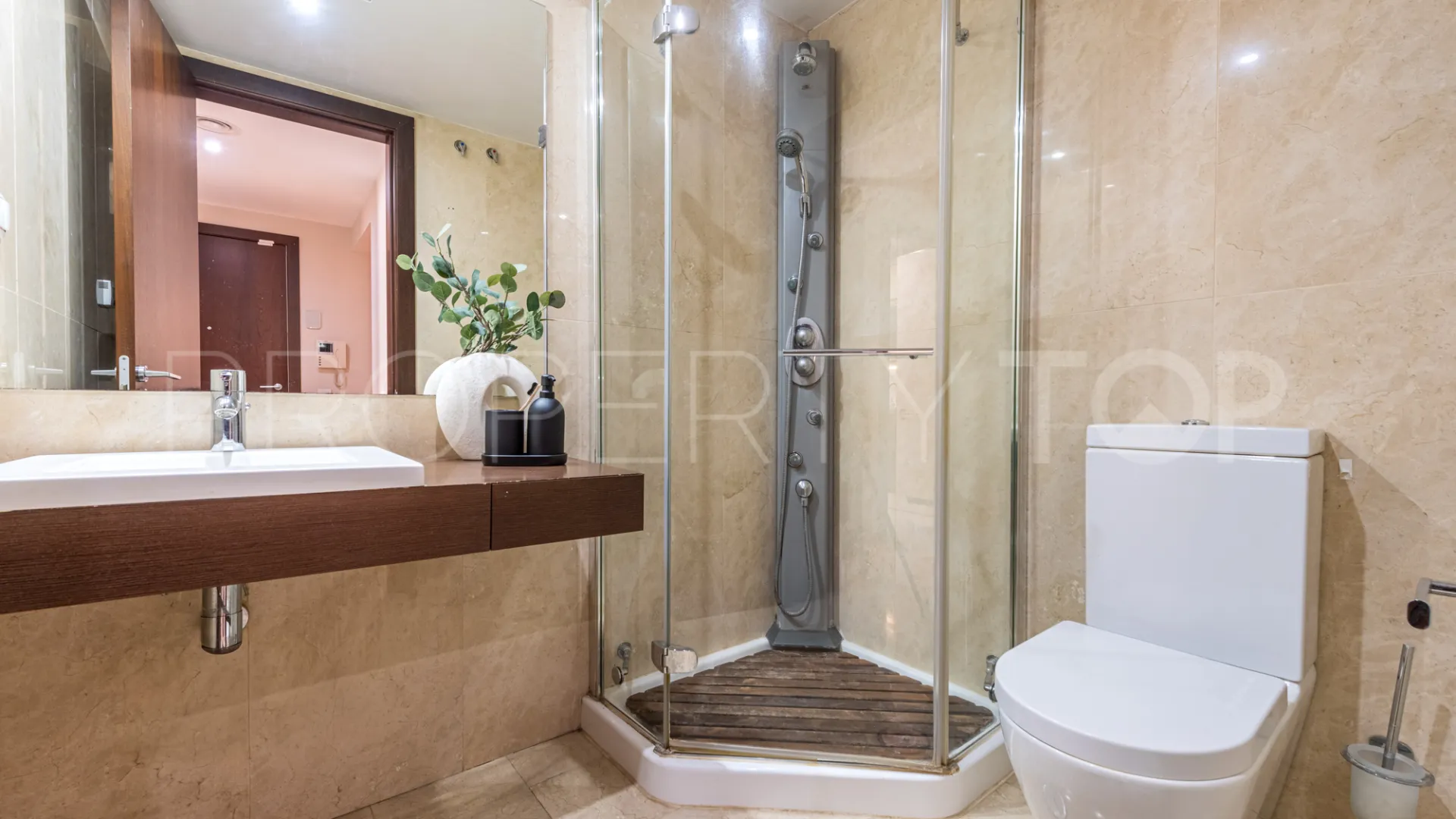 For sale 2 bedrooms apartment in Medina de Banús