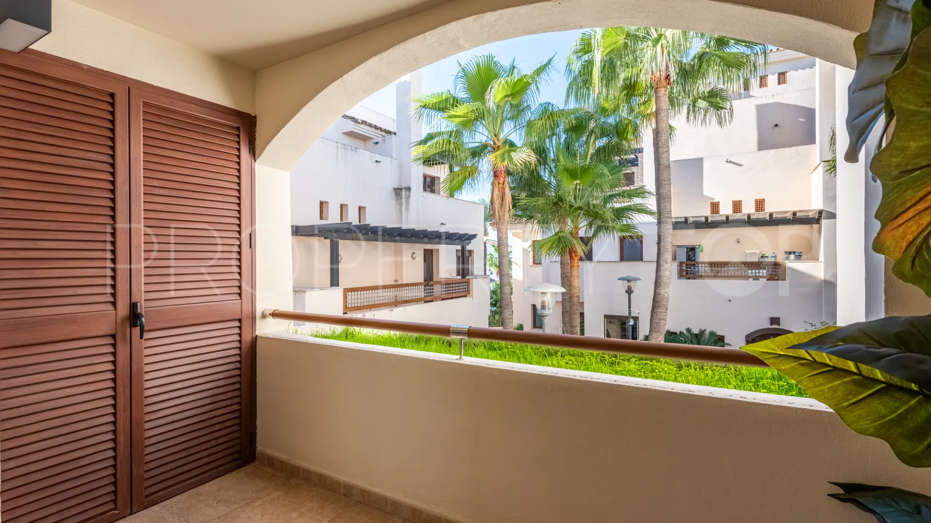 For sale 2 bedrooms apartment in Medina de Banús