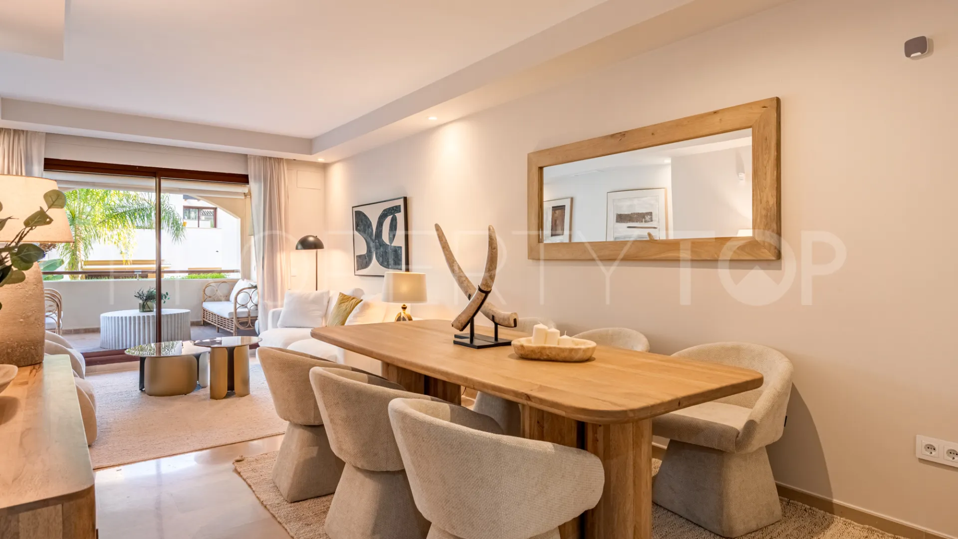For sale 2 bedrooms apartment in Medina de Banús