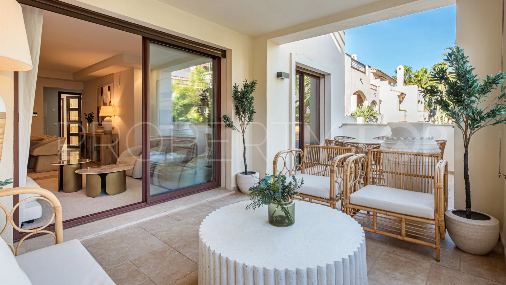 For sale 2 bedrooms apartment in Medina de Banús