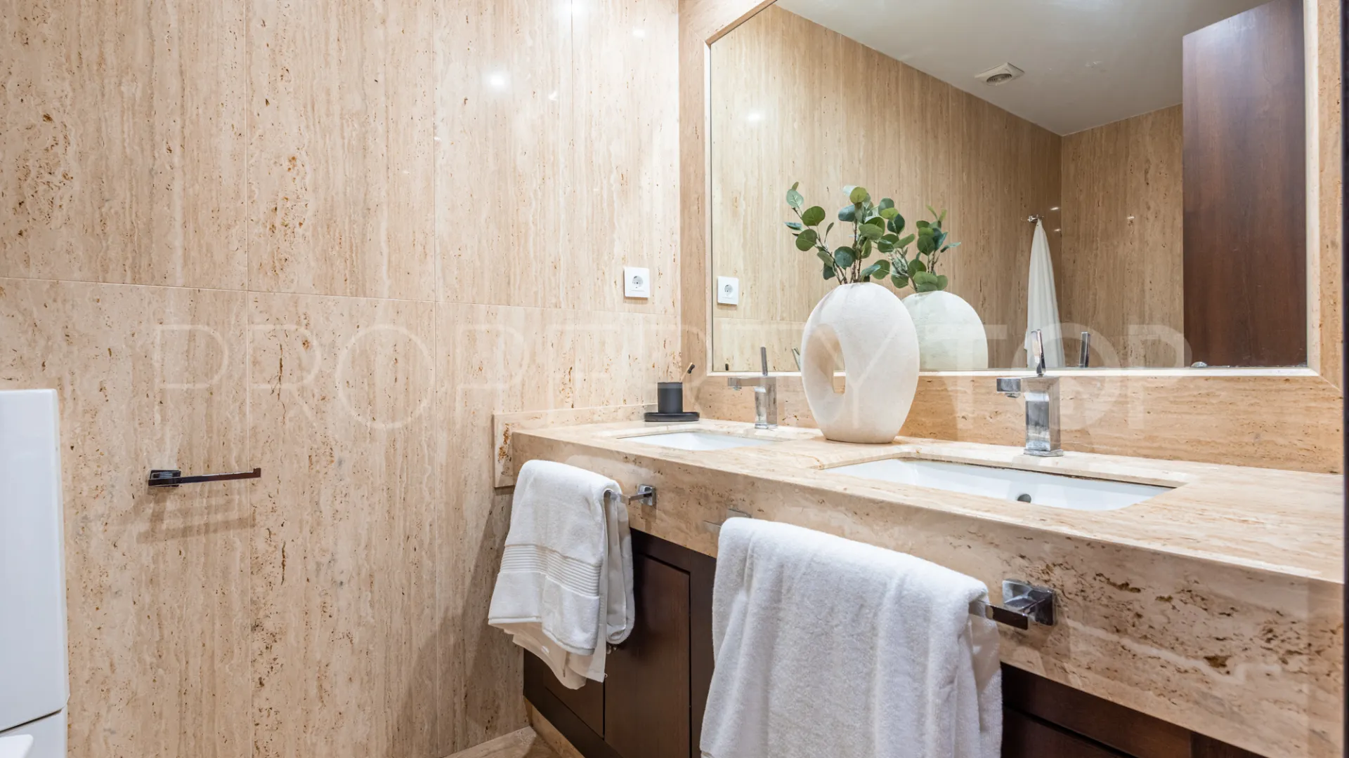 For sale 2 bedrooms apartment in Medina de Banús