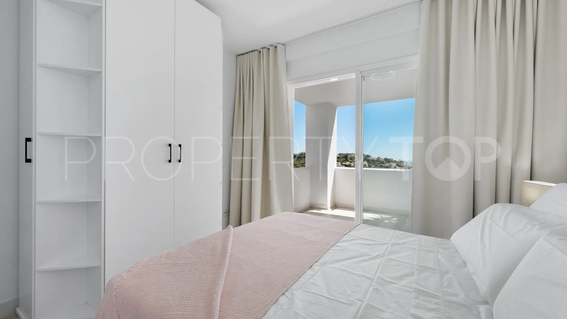 Apartamento en venta con 3 dormitorios en Altos de La Quinta