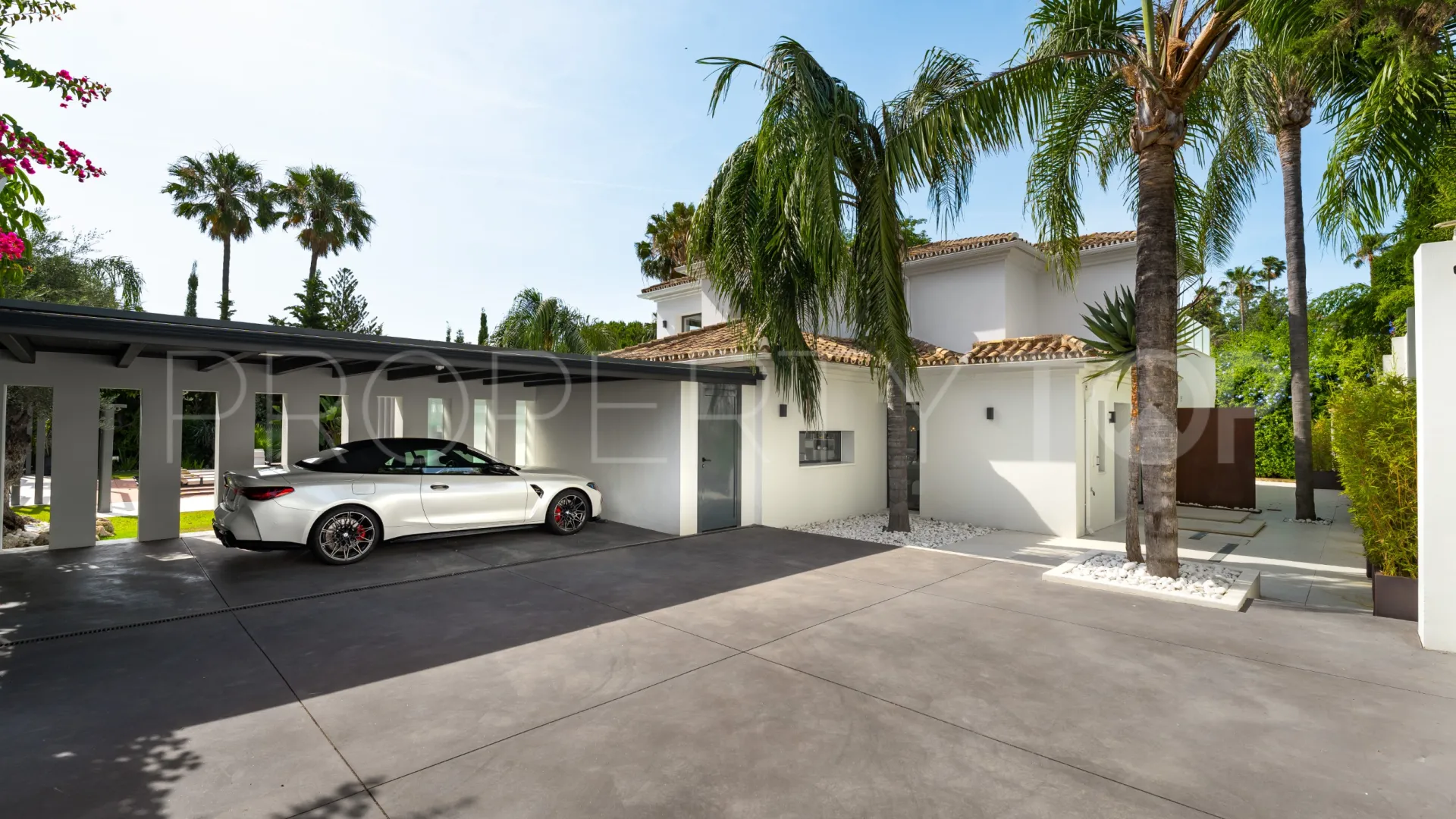 Villa for sale in Las Brisas
