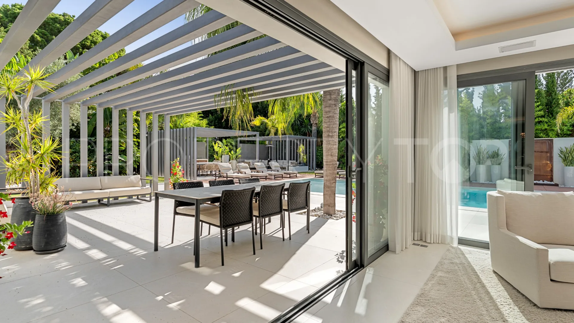 Villa for sale in Las Brisas