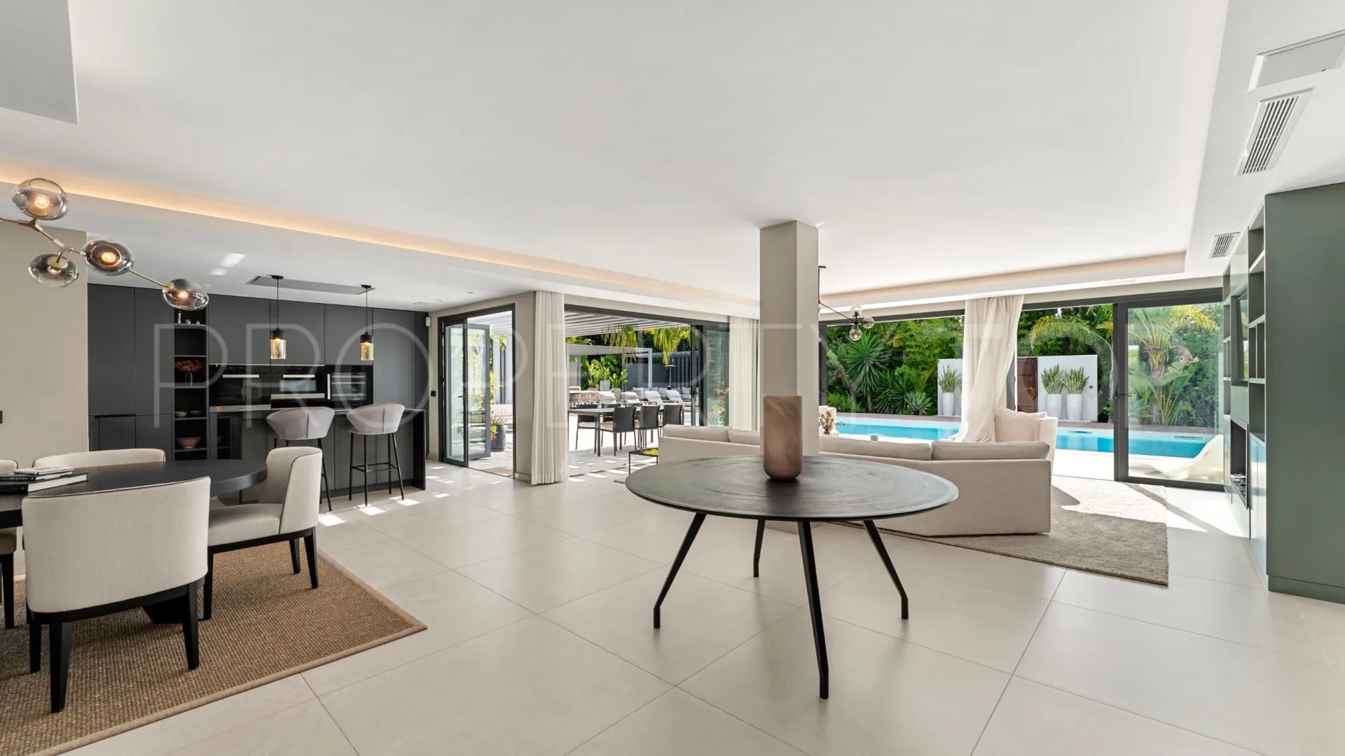 Villa for sale in Las Brisas