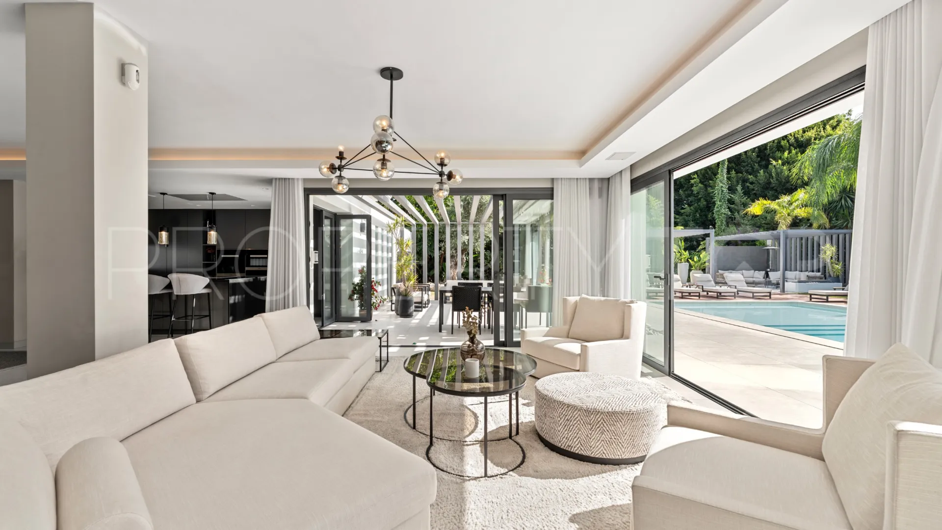 Villa for sale in Las Brisas