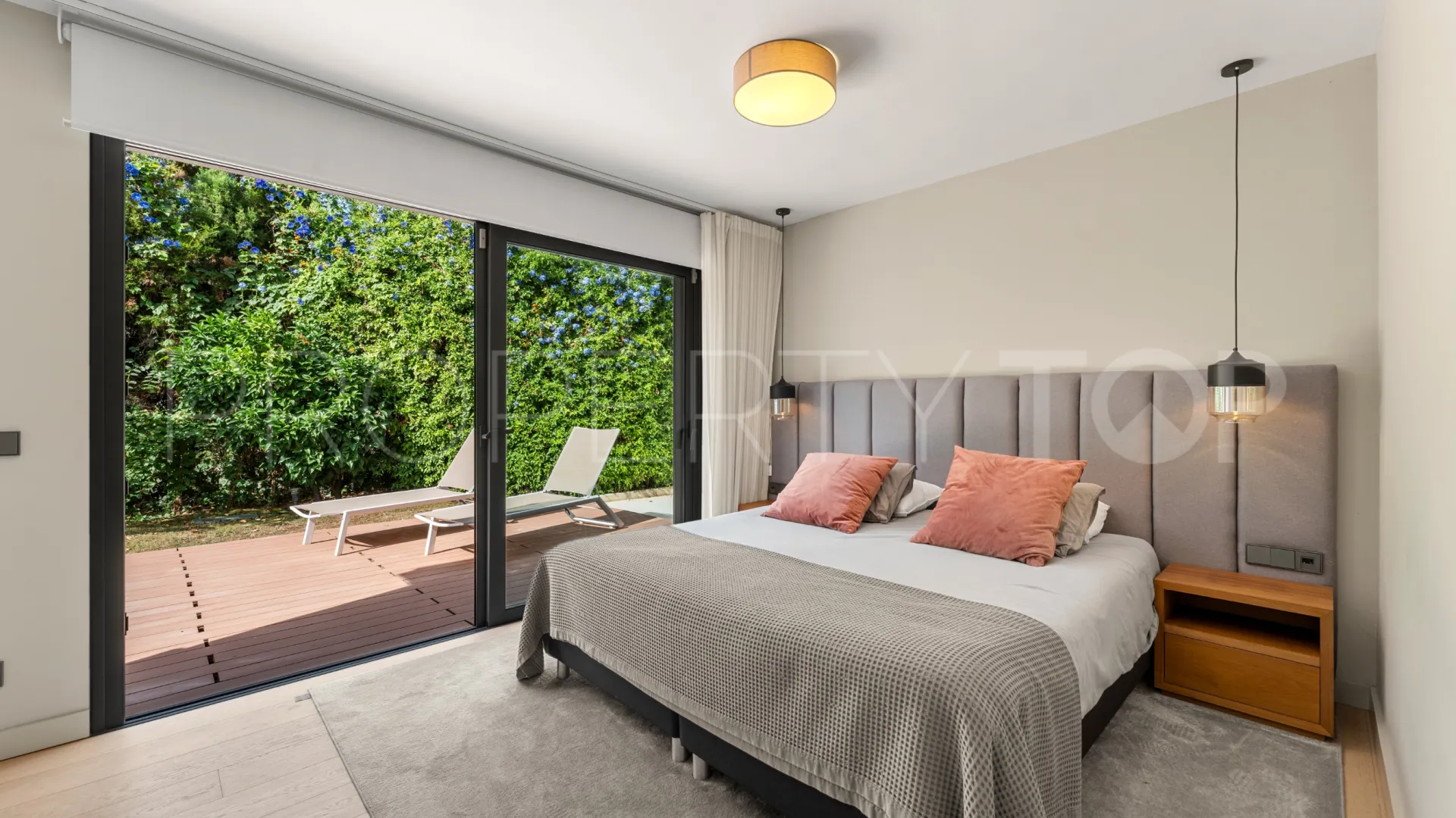 Villa for sale in Las Brisas
