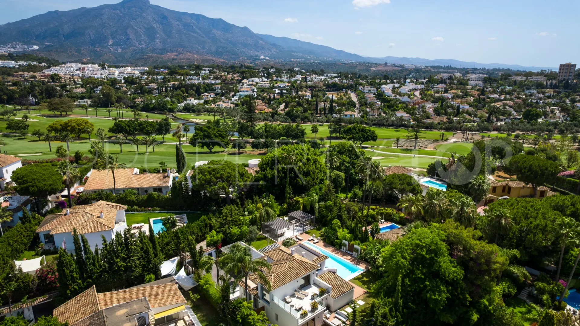 Villa for sale in Las Brisas