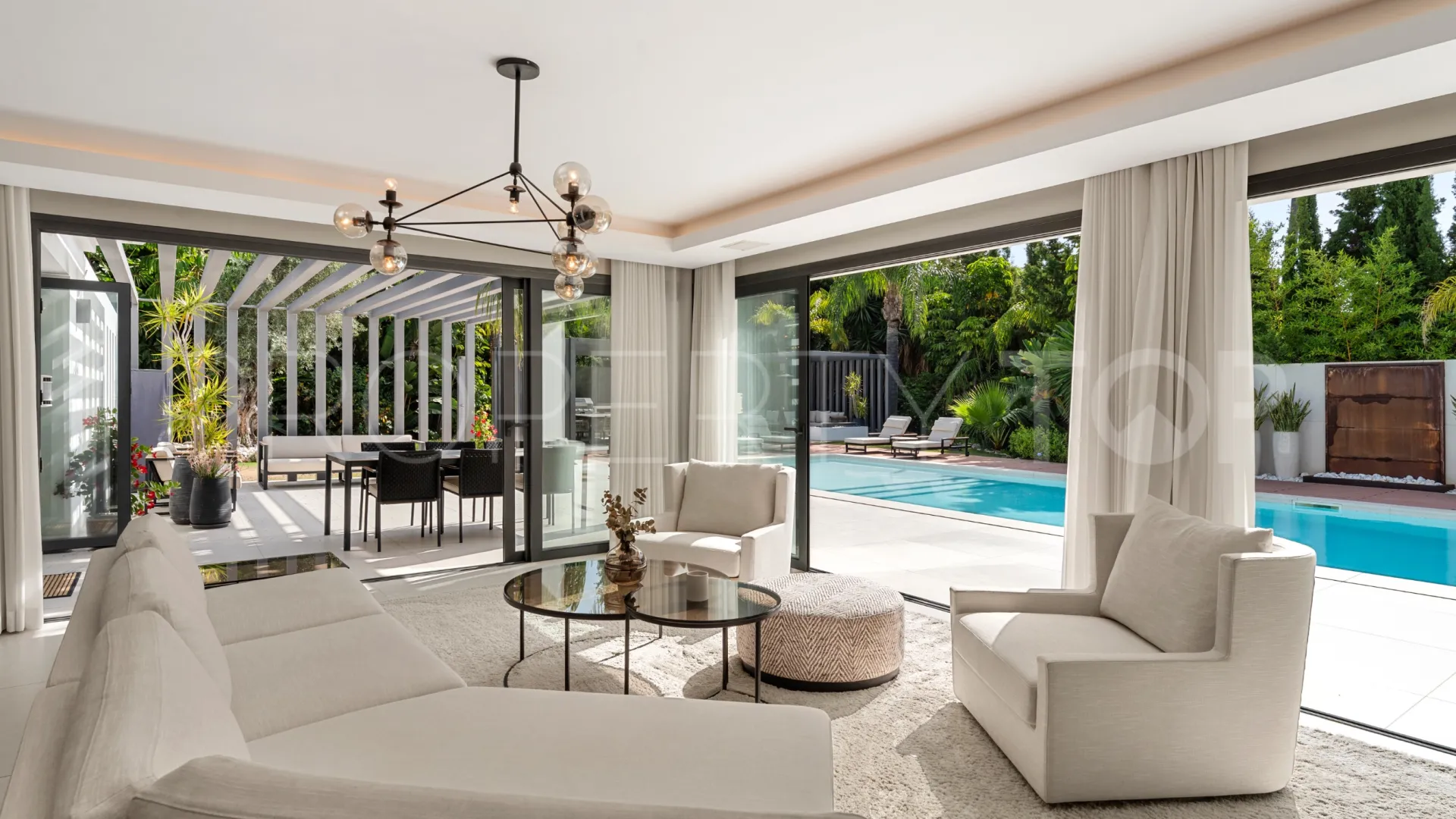 Villa for sale in Las Brisas