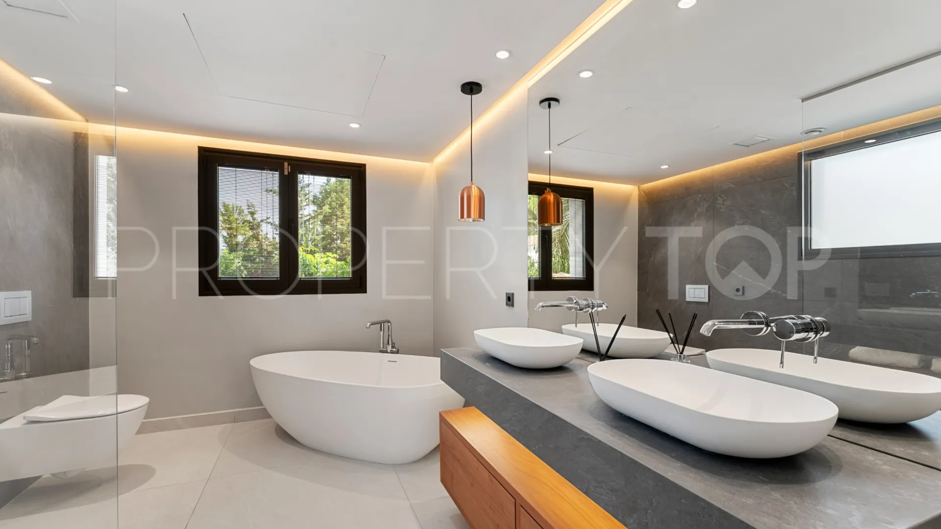 Villa for sale in Las Brisas