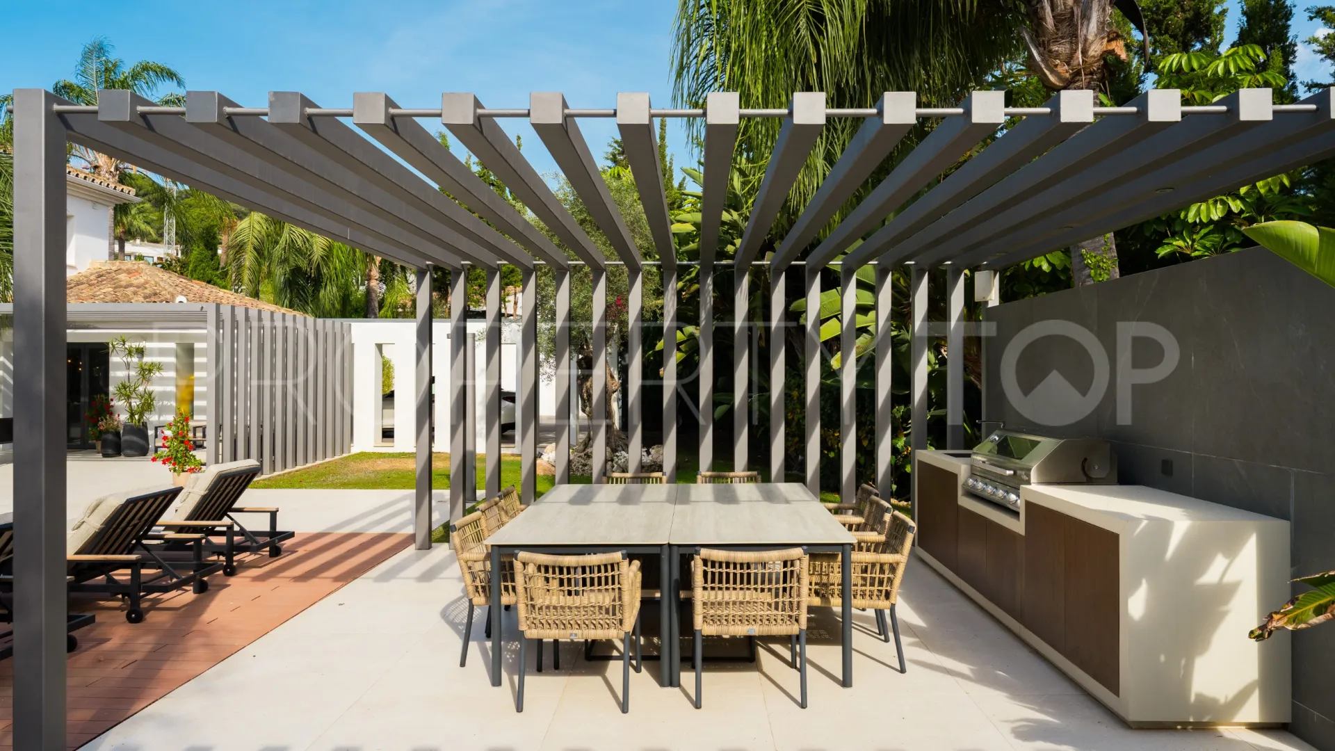 Villa for sale in Las Brisas