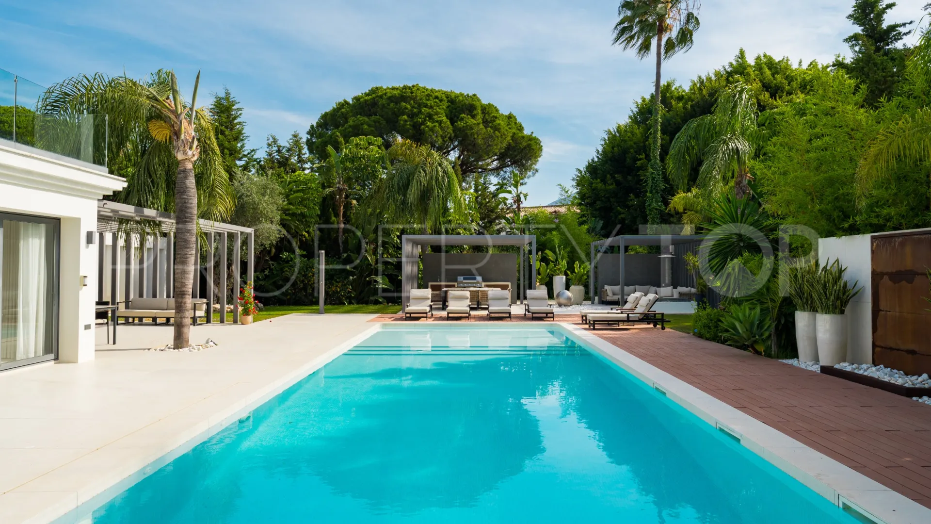 Villa for sale in Las Brisas
