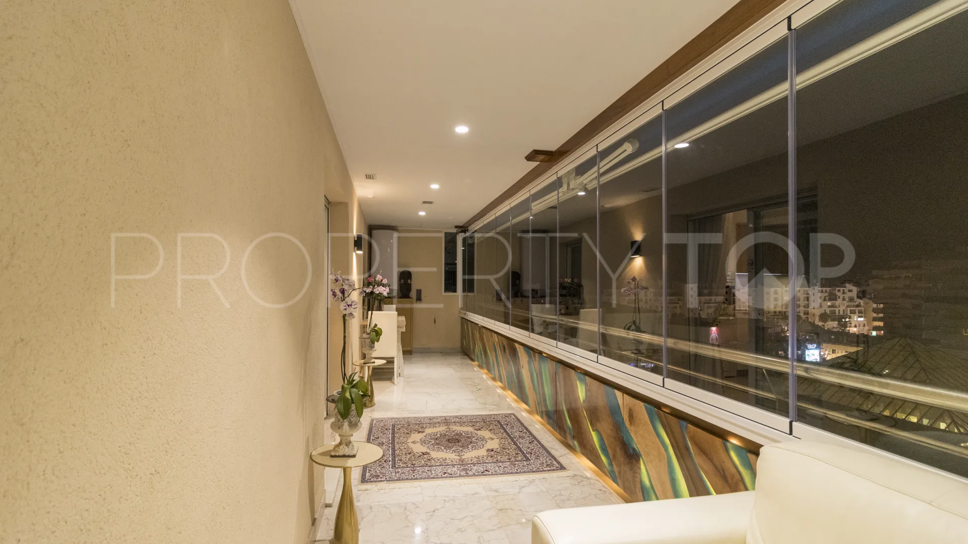 Apartamento a la venta de 2 dormitorios en Marina Banus