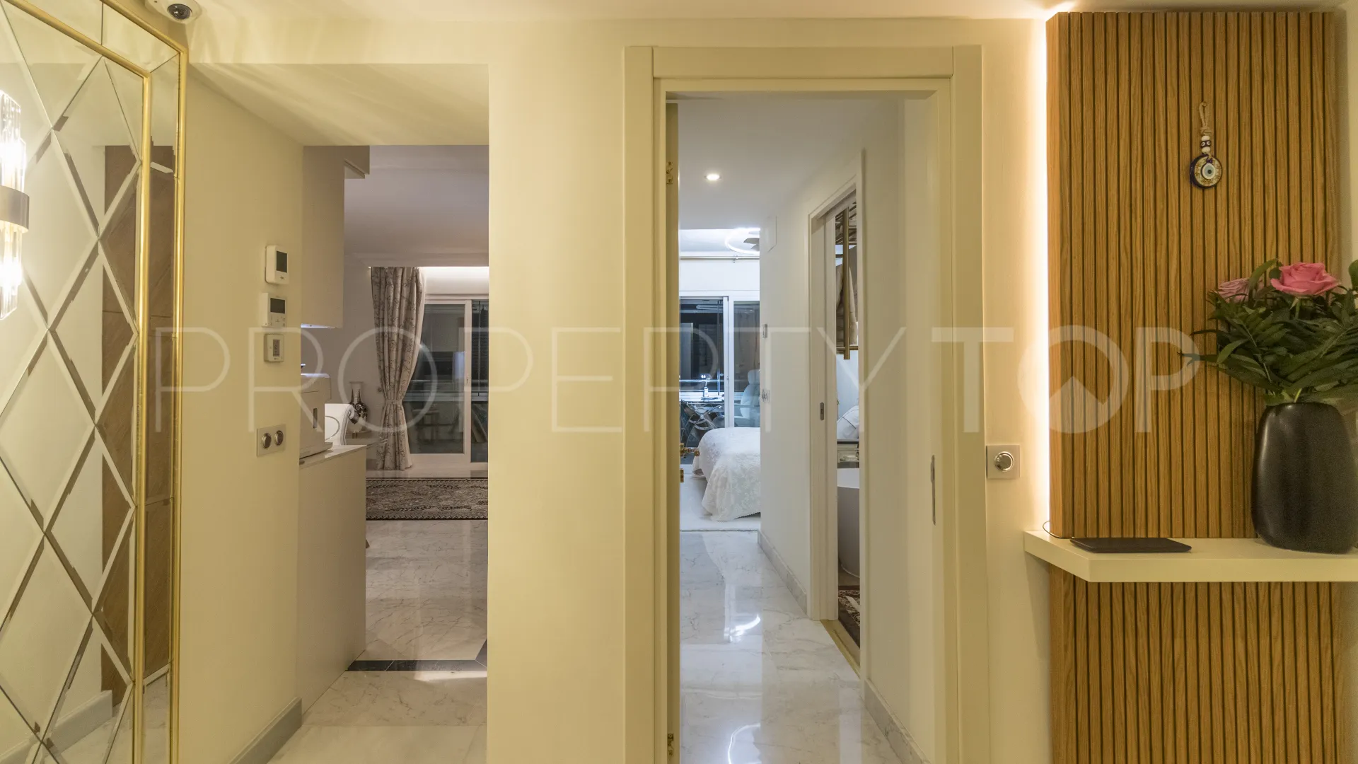 Apartamento a la venta de 2 dormitorios en Marina Banus