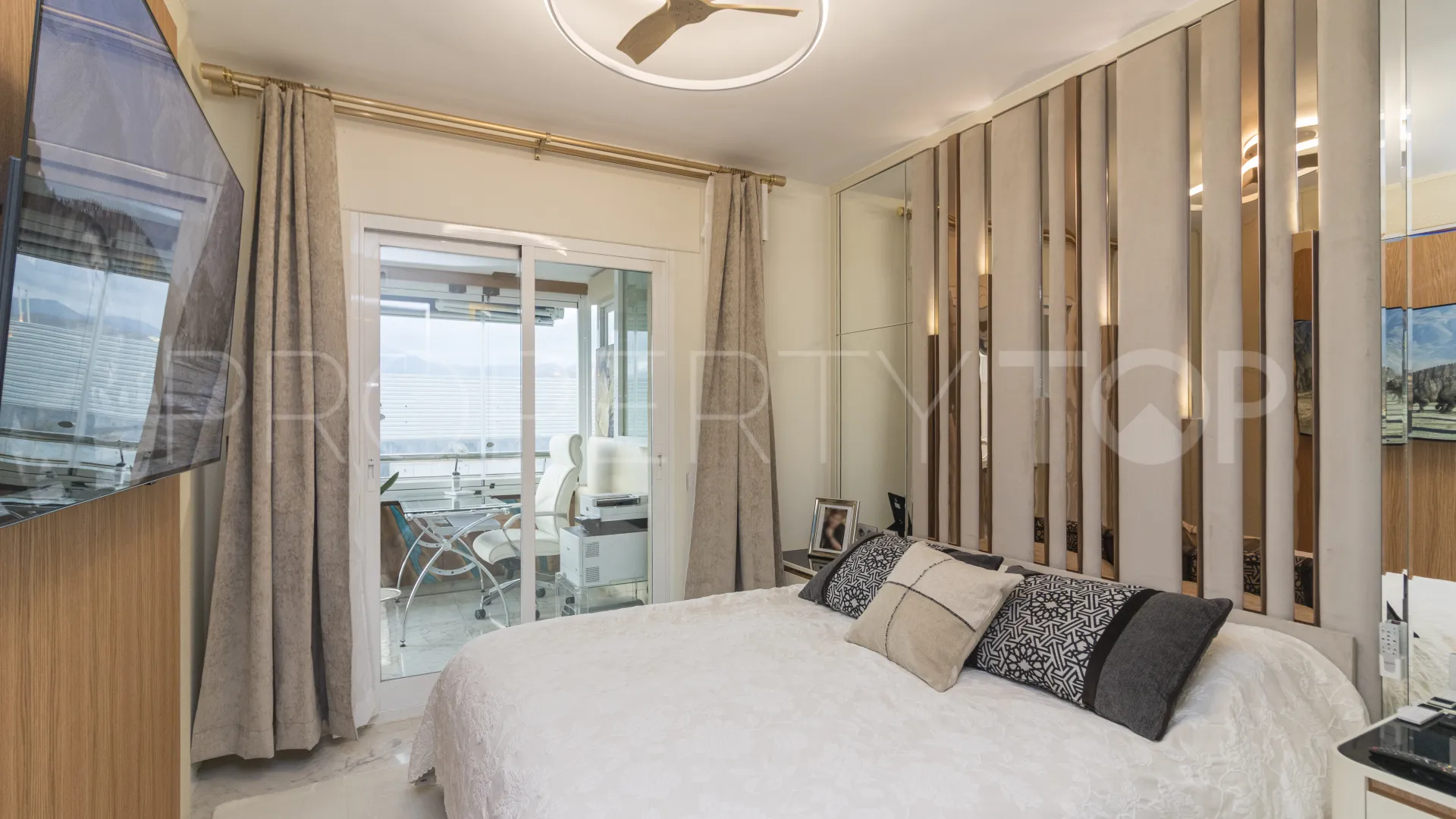 Apartamento a la venta de 2 dormitorios en Marina Banus