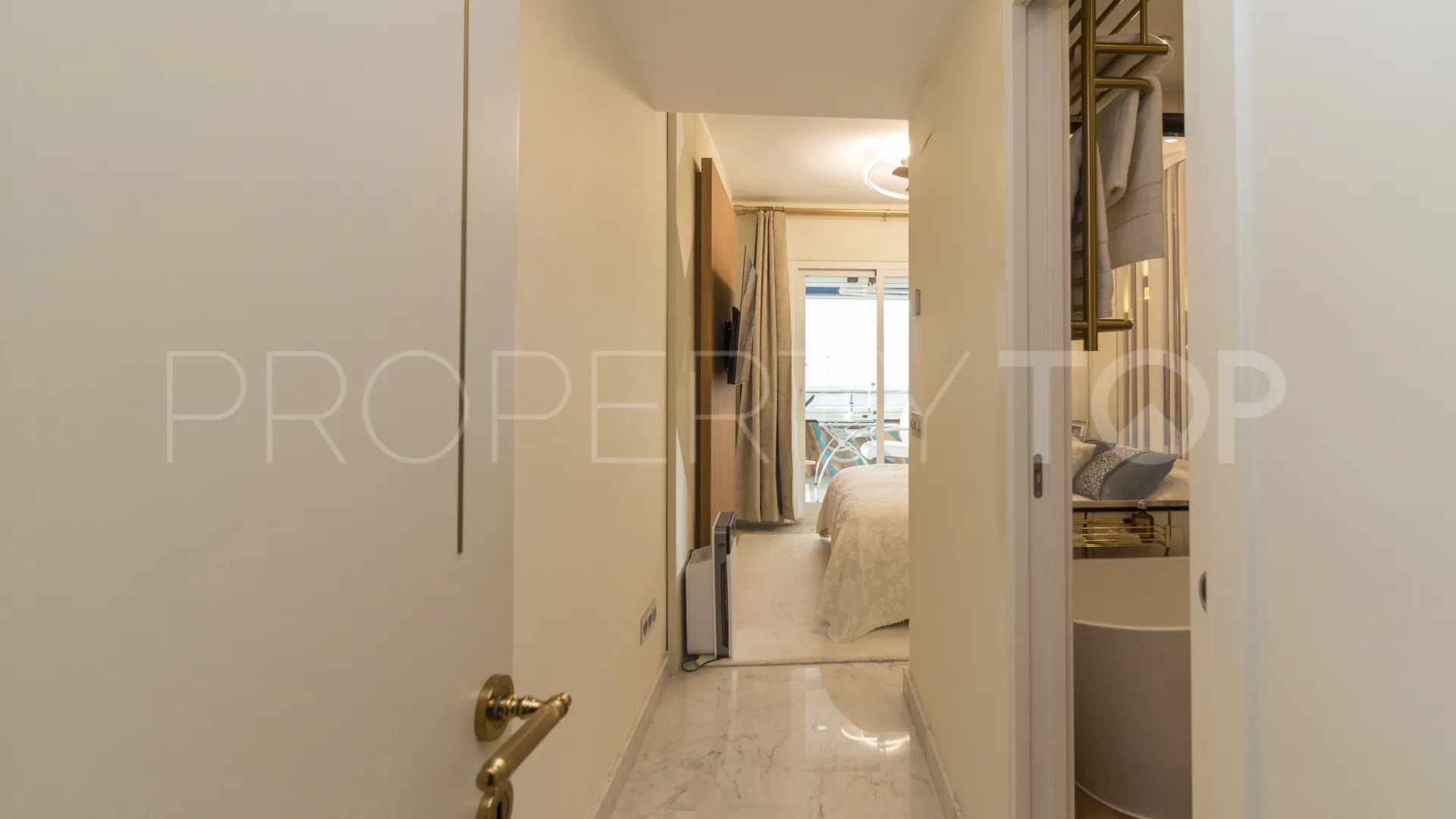 Apartamento a la venta de 2 dormitorios en Marina Banus