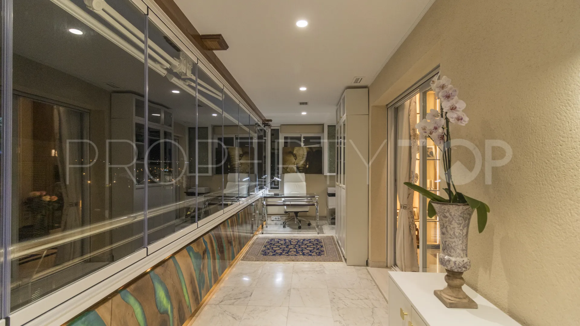 Apartamento a la venta de 2 dormitorios en Marina Banus