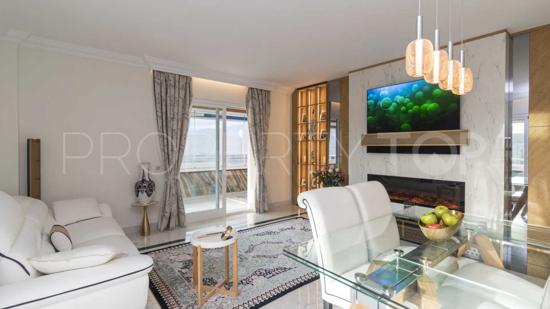 Apartamento a la venta de 2 dormitorios en Marina Banus