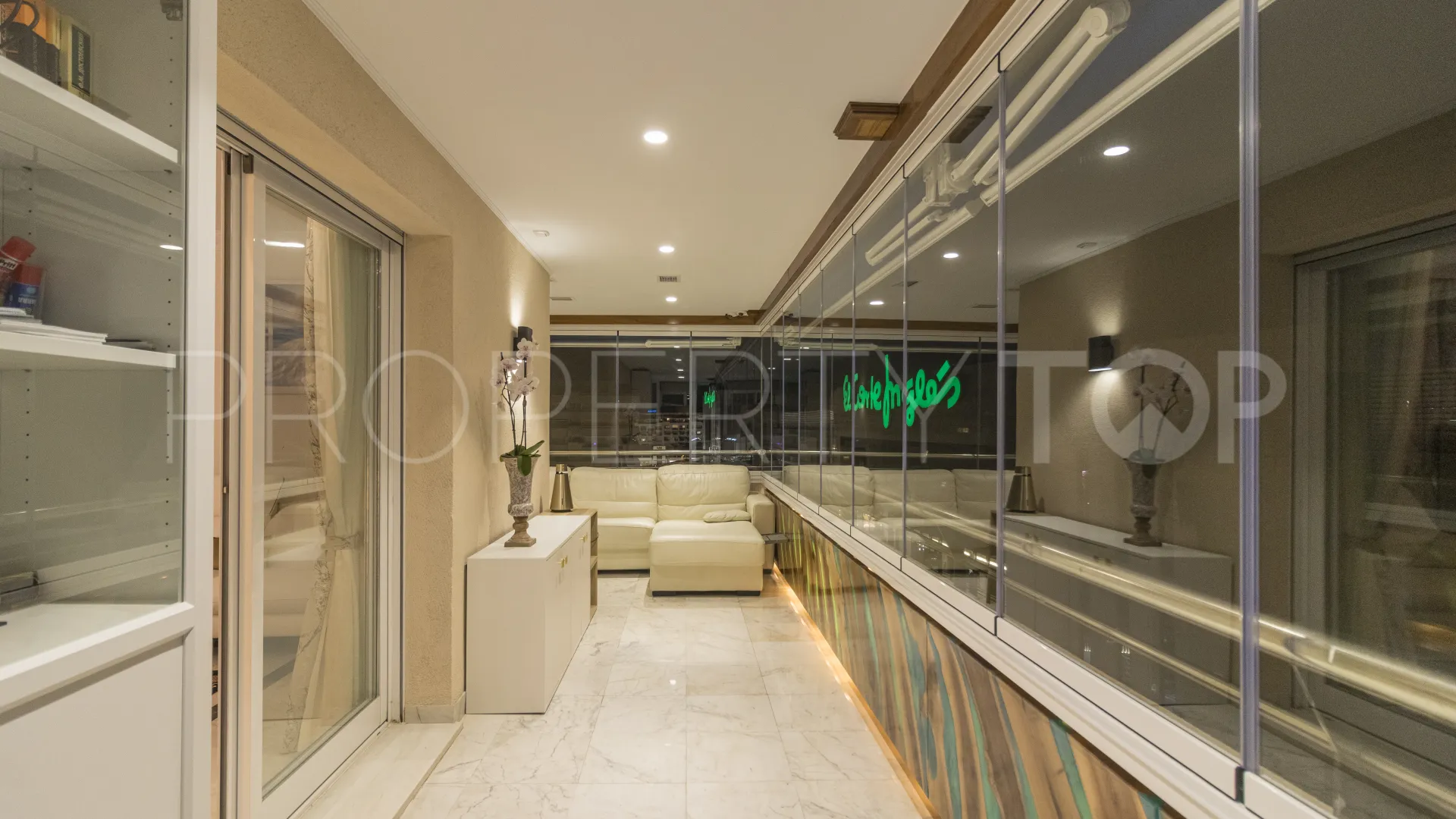 Apartamento a la venta de 2 dormitorios en Marina Banus
